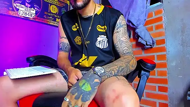 Snapshot of smoker445 chatting on November 18, 12:37 am smoker445 online show from November 18, 12:37 am