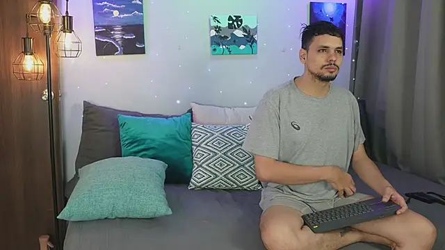 Snapshot of Cleoanubis- chatting on October 17, 5:33 am Cleoanubis- online show from October 17, 5:33 am