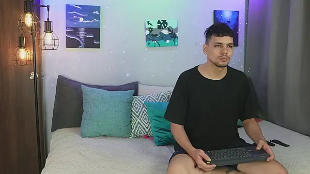 Snapshot of Cleoanubis- chatting on October 29, 6:12 am Cleoanubis- online show from October 29, 6:12 am