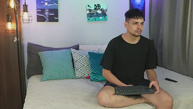 Snapshot of Cleoanubis- chatting on October 31, 6:10 am Cleoanubis- online show from October 31, 6:10 am