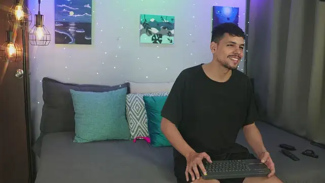 Snapshot of Cleoanubis- chatting on November 9, 7:12 am Cleoanubis- online show from November 9, 7:12 am