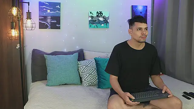 Snapshot of Cleoanubis- chatting on October 28, 6:56 am Cleoanubis- online show from October 28, 6:56 am