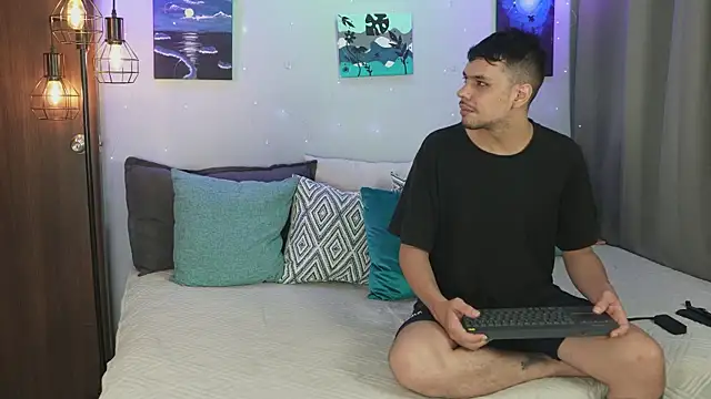 Snapshot of Cleoanubis- chatting on October 30, 7:50 am Cleoanubis- online show from October 30, 7:50 am