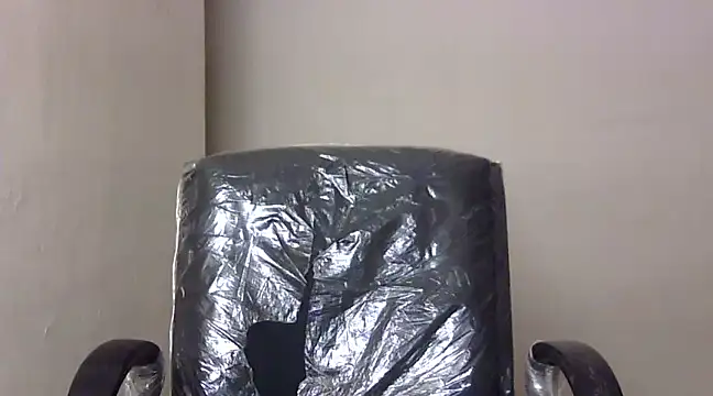 Snapshot of lola-__ chatting on December 27, 2:01 pm lola- online show from December 27, 2:01 pm