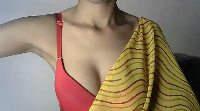 Snapshot of lola-__ chatting on December 3, 7:06 pm lola- online show from December 3, 7:06 pm