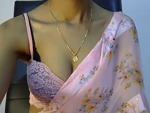 Snapshot of lola-__ chatting on December 12, 2:44 pm lola- online show from December 12, 2:44 pm