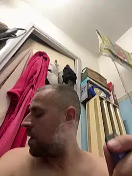 Snapshot of Huncutkuki chatting on December 27, 7:35 pm Huncutkuki online show from December 27, 7:35 pm