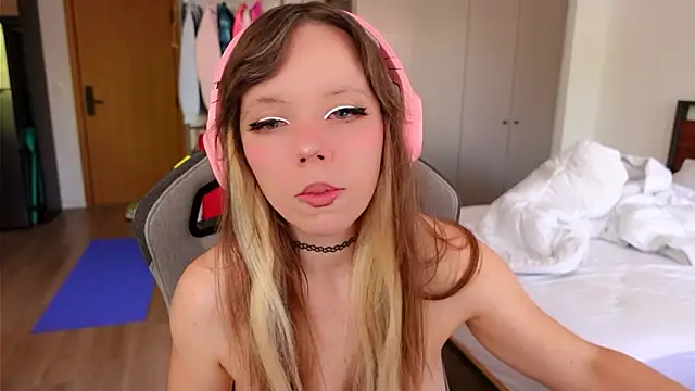 Ayra Lust online show from February 20, 7:05 pm