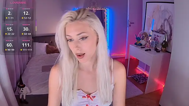 LoryWood online show from November 5, 3:26 pm