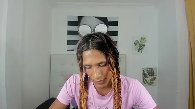 Brisahott online show from December 18, 7:40 pm