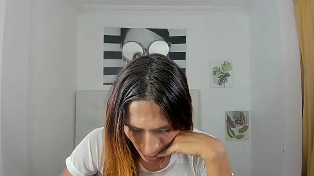 Brisahott online show from December 19, 7:49 pm