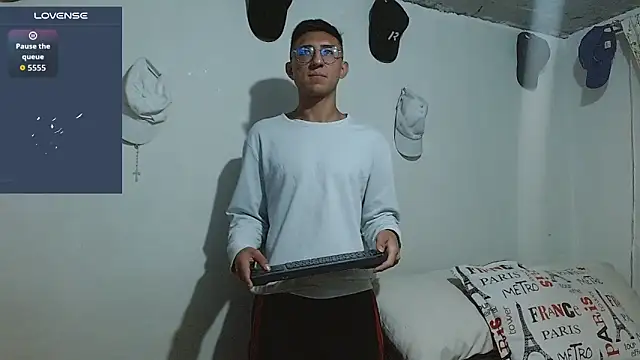 samfox  online show from March 13, 11:26 am