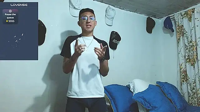 samfox  online show from April 18, 11:01 am