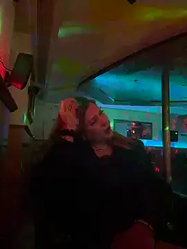 Snapshot of andreinitahg chatting on November 27, 9:26 pm andreinitahg online show from November 27, 9:26 pm