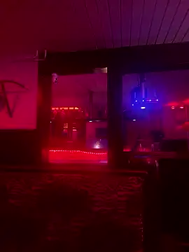 Snapshot of andreinitahg chatting on December 6, 2:18 am andreinitahg online show from December 6, 2:18 am