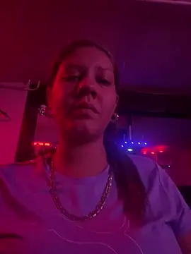 Snapshot of andreinitahg chatting on December 16, 10:45 pm andreinitahg online show from December 16, 10:45 pm