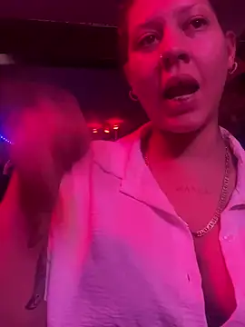 Snapshot of andreinitahg chatting on December 11, 7:36 pm andreinitahg online show from December 11, 7:36 pm