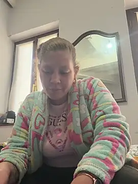 Snapshot of andreinitahg chatting on January 17, 11:17 am andreinitahg online show from January 17, 11:17 am