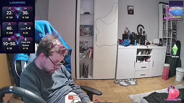 larsgessner30 online show from March 7, 10:37 pm