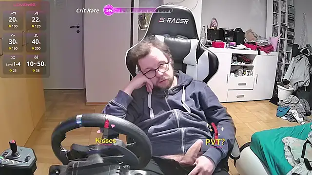 larsgessner30 online show from November 8, 6:33 pm