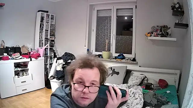 larsgessner30 online show from November 19, 9:59 pm