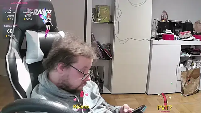 larsgessner30 online show from November 12, 8:23 pm