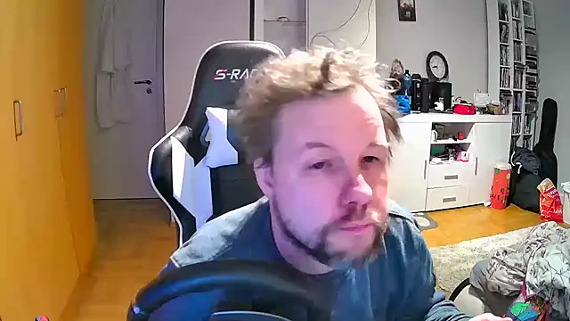 larsgessner30 online show from March 31, 11:07 pm