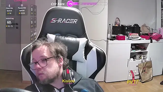 larsgessner30 online show from November 11, 9:09 pm