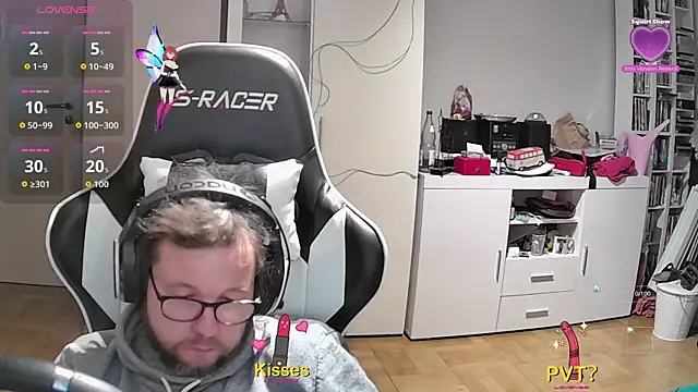 larsgessner30 online show from November 13, 9:19 pm