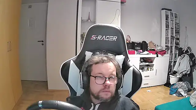 larsgessner30 online show from November 7, 9:52 pm