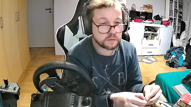 larsgessner30 online show from October 27, 3:46 pm