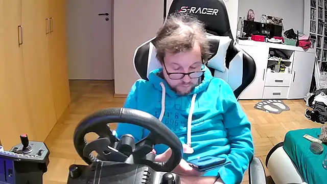 larsgessner30 online show from October 26, 9:26 pm