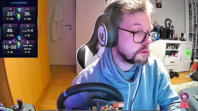 larsgessner30 online show from March 24, 9:48 pm