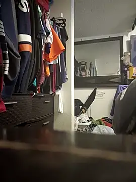 dougyhung2231 online show from March 29, 8:32 pm