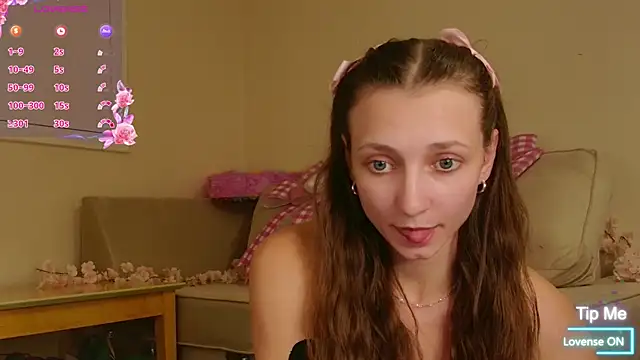 Snapshot of Milky_flexy_cat chatting on June 7, 6:02 pm Milky flexy cat online show from June 7, 6:02 pm