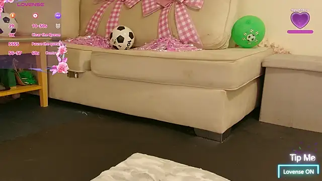 Snapshot of Milky_flexy_cat chatting on July 16, 9:34 pm Milky flexy cat online show from July 16, 9:34 pm