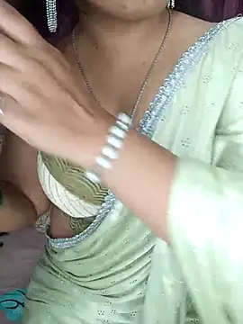 Snapshot of Tanvi-patil chatting on July 18, 4:43 am Tanvi-patil online show from July 18, 4:43 am