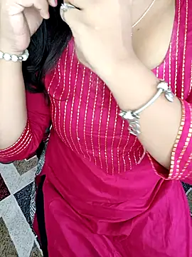Snapshot of Tanvi-patil chatting on July 13, 7:18 am Tanvi-patil online show from July 13, 7:18 am