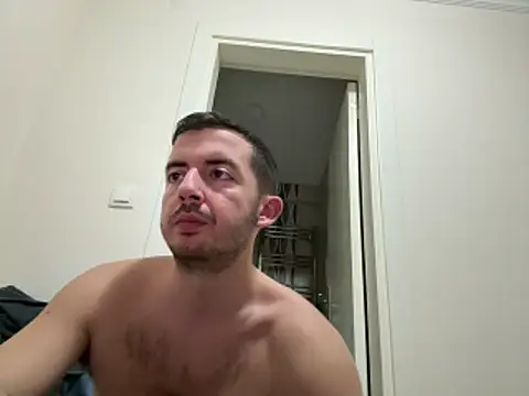 laynufff online show from April 3, 5:52 pm