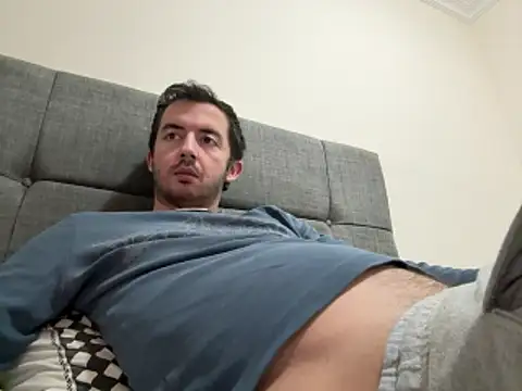 laynufff online show from May 19, 7:32 pm