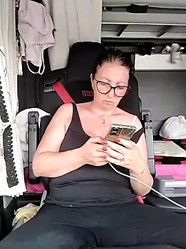 cuplubijoanna online show from April 18, 9:11 am