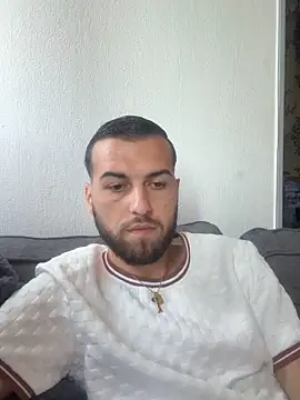 lucasb17 online show from April 18, 4:20 pm