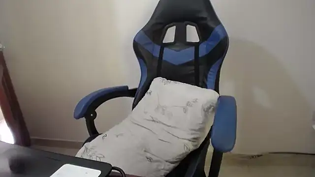 yohatinelly07 online show from April 12, 2:09 pm