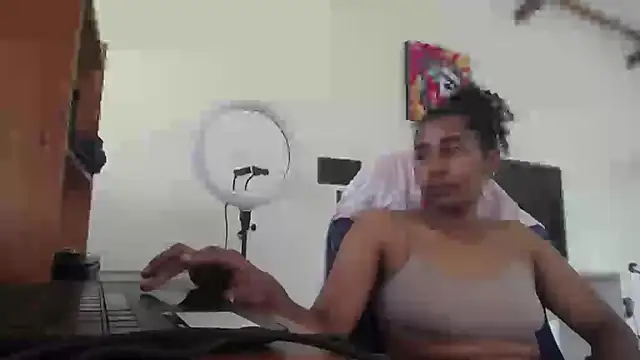 yohatinelly07 online show from March 3, 5:09 pm