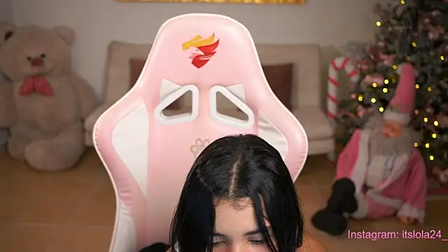 Snapshot of its_lola24 chatting on December 31, 3:23 am its lola24 online show from December 31, 3:23 am