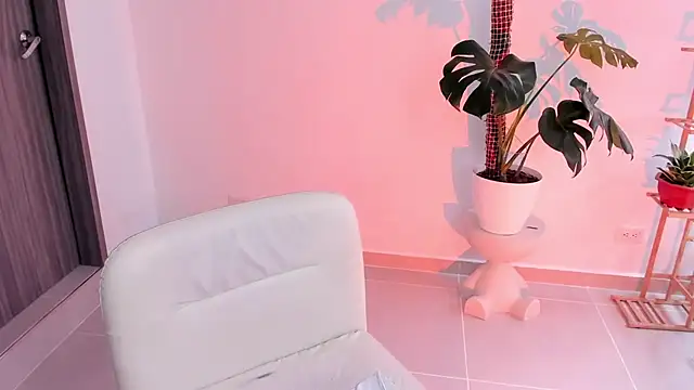 rossth1 online show from April 10, 7:32 pm