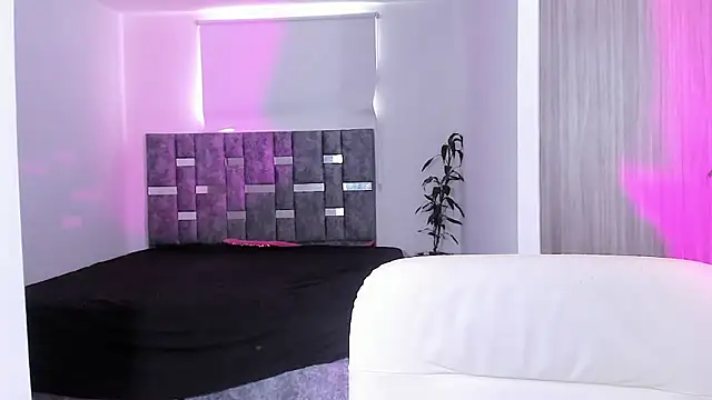 rossth1 online show from May 8, 4:44 pm