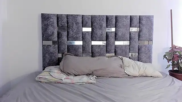 rossth1 online show from March 9, 8:01 pm