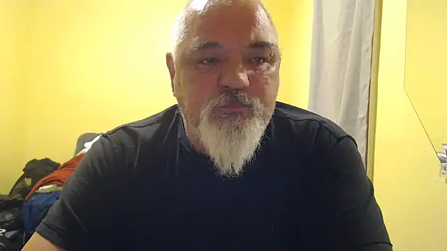 Newfiesausage1972 online show from November 1, 11:20 pm