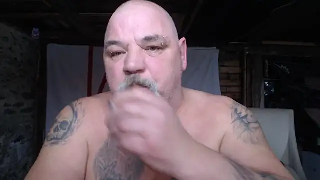 Newfiesausage1972 online show from February 20, 7:38 pm